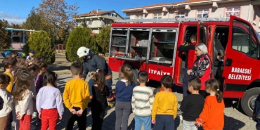 Babaeski’de anaokulu öğrencilerine itfaiye araçları ve malzemeleri tanıtıldı