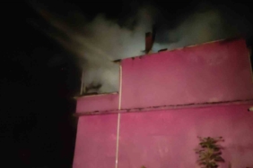 Bacadan çıkan yangın evi küle çevirdi