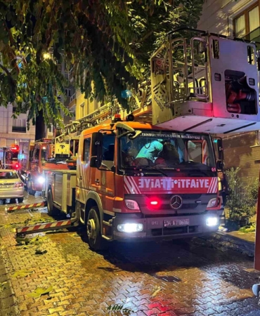 Bahçelievler’de apartman dairesi alev alev yandı