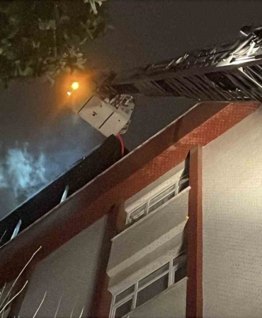 Bahçelievler’de korkutan çatı katı yangını