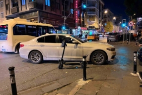 Bahçelievler’de scooter’dan düşen sürücü otomobilin altında kaldı