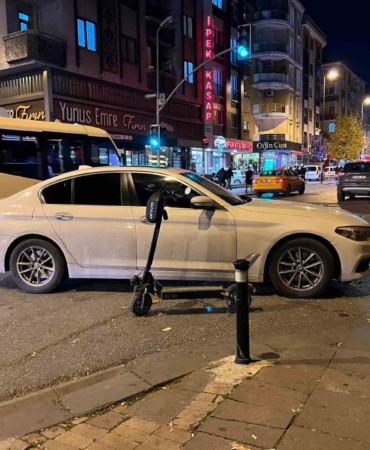 Bahçelievler’de scooter’dan düşen sürücü otomobilin altında kaldı