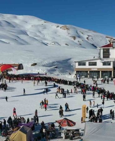 Bakan Bak, gençleri Hakkari’ye davet etti