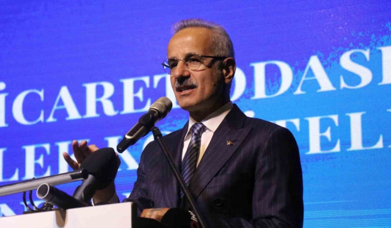 Bakan Uraloğlu: "Ülke savunması için donanmanın rolü neyse, ülke ticareti için de denizcilik sektörünün rolü tam olarak budur"