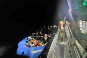 Balıkesir açıklarında 22’si çocuk 60 düzensiz göçmen yakalandı