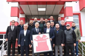Balıkesir Büyükşehir Belediye Başkanı Ahmet Akın, Balıkesirspor Kulübü’nü ziyaret etti