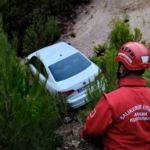 Balıkesir’de otomobil şarampole uçtu: 1 yaralı