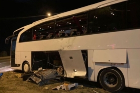 Bandırma otogar kavşağında otobüs ile kamyon çarpıştı: 14 yaralı