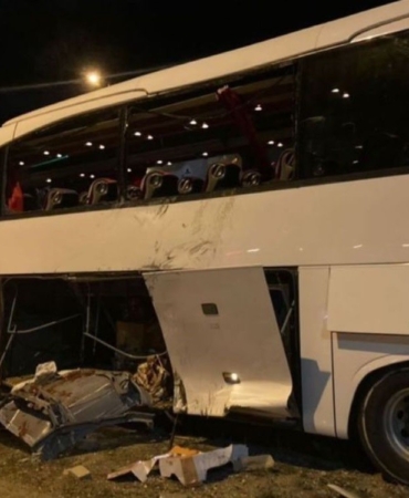 Bandırma otogar kavşağında otobüs ile kamyon çarpıştı: 14 yaralı