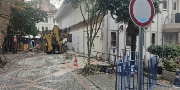 Bandırma’da istenmeyen yapının yıkımı başlandı