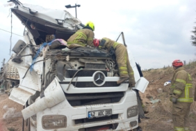 Bandırma’da trafik kazası: Sürücü sıkıştığı yerden kurtarıldı