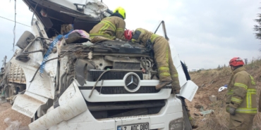 Bandırma’da trafik kazası: Sürücü sıkıştığı yerden kurtarıldı