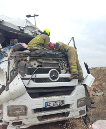 Bandırma’da trafik kazası: Sürücü sıkıştığı yerden kurtarıldı