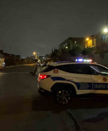 Başakşehir’de elektrikli otomobil ile scooter çarpıştı: 1 yaralı