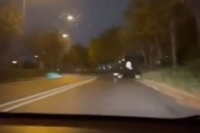 Başakşehir’de yolu kapatıp drift atan sürücü yürekleri ağza getirdi