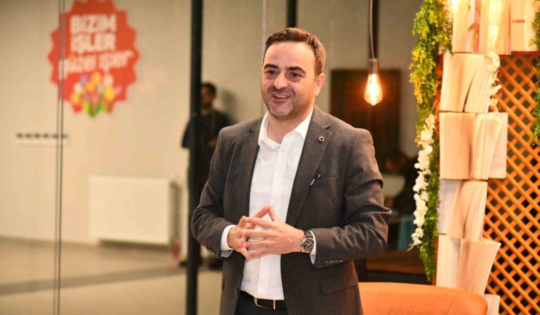 Başkan Özlü: "Gençlerimize her türlü imkanı sunmaya çalışıyoruz"