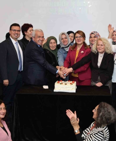 Başkan Şadi Özdemir Nilüferli kadınların ödül sevincini paylaştı