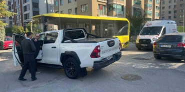 Belediye otobüsü kamyonetle çarpıştı : 1 yolcu yaralandı