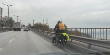 Berlin’den pedal çeviren genç Bursa’da mola verdi