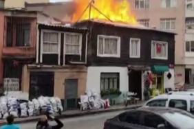 Beşiktaş’ta korkutan çatı yangını: O anlar kamerada