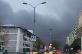 Beylikdüzü’nde 5 saattir devam eden yangın söndürülemedi