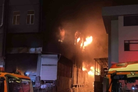 Beylikdüzü’nde korkutan fabrika yangını: Patlamalar peş peşe geldi