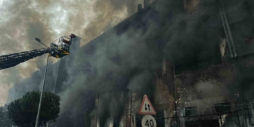 Beylikdüzü’ndeki yangını söndürme çalışmaları 11 saattir sürüyor