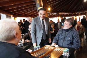 Beyoğlu’nda emekliler Tavla Turnuvası’nda yarıştı