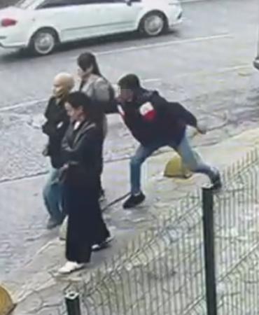 Beyoğlu’nda Türkmenistan’lı kadın turiste kapkaç kamerada