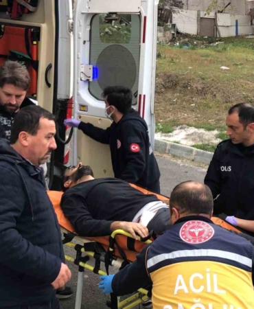 Bıçak çeken oğlunu silahla vurdu