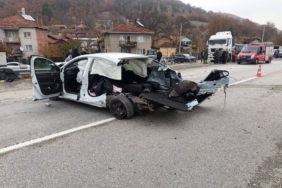 Bilecik’te araçlar çarpıştı, anne ve kızı hayatını kaybetti