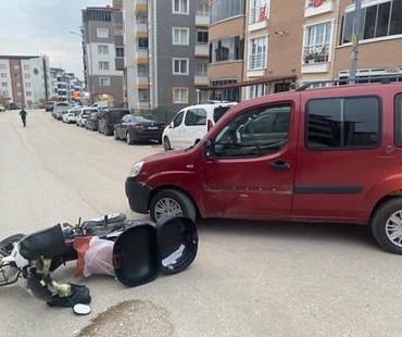 Bilecik’te hafifi ticari araç ile motosikletin çarpışması sonucu 1 kişi yaralandı