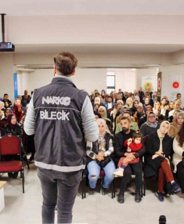 Bilecik’te narkotik ekipleri velileri bilgilendirdi