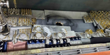 Bodrum katından duvar delerek girdiği kuyumcudan 10 kilogram altın çaldı