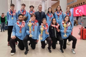 Bosna Hersek’te şampiyon olan Tekvando Milli Takımı yurda döndü