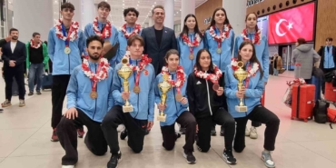 Bosna Hersek’te şampiyon olan Tekvando Milli Takımı yurda döndü