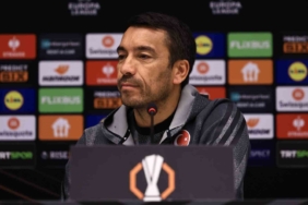 Bronckhorst: "Galip gelmek için buradayız"