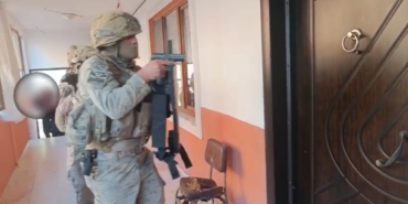 Bursa İl Jandarma Komutanlığından geniş çaplı operasyon: 10 şüpheli yakalandı, çok sayıda silah ele geçirildi