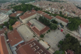 Bursa’da asırlık meslek lisesine, tarihi yapının temelleri için ilk kazma vuruldu