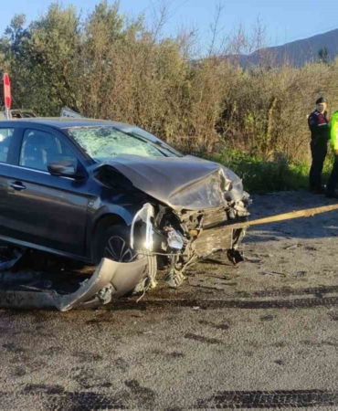 Bursa’da iki otomobil kafa kafaya çarpıştı: 7 yaralı