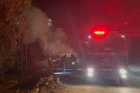 Bursa’da kaza yapan otomobil alev alev yandı