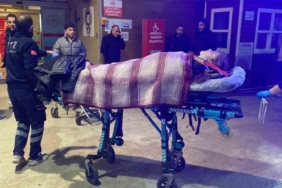 Bursa’da tır ile otomobil kafa kafaya çarpıştı: 6 yaralı