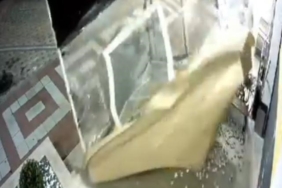 Büyükçekmece’de şiddetli rüzgar nedeniyle çadır uçtu