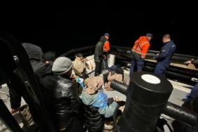 Çanakkale’de 18 kaçak göçmen kurtarıldı