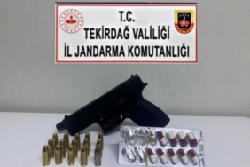 Çorlu’da uyuşturucu operasyonunda hap ve silah ele geçirildi