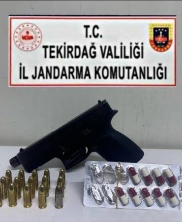 Çorlu’da uyuşturucu operasyonunda hap ve silah ele geçirildi