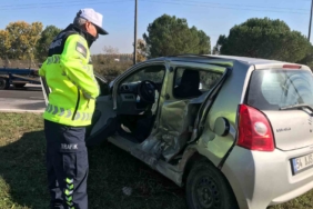 D-140’da minibüs ile otomobil çarpıştı: 2 yaralı