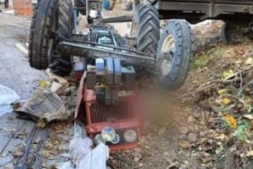 Devrilen traktörün altında kalan genç hayatını kaybetti
