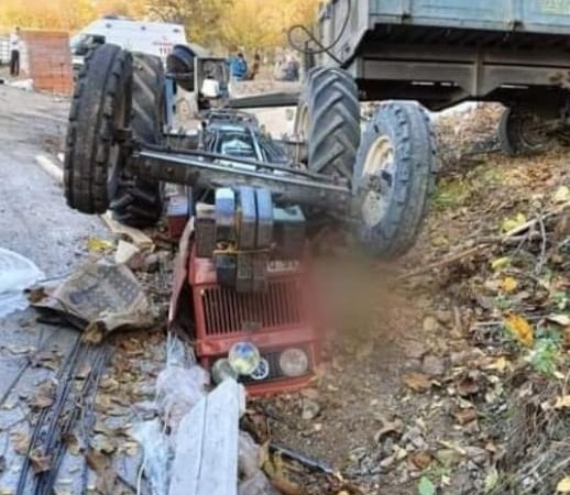 Devrilen traktörün altında kalan genç hayatını kaybetti