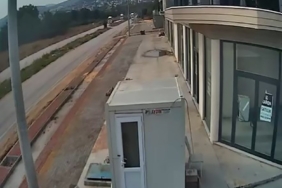 Dikkatsiz kamyoncular, kafa kafaya çarpıştı